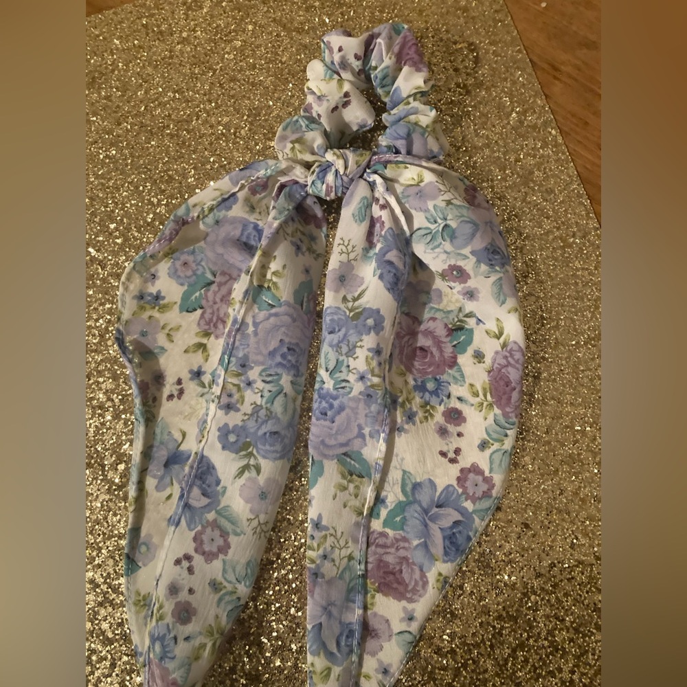 Scrunchie - Picture 2 of 2